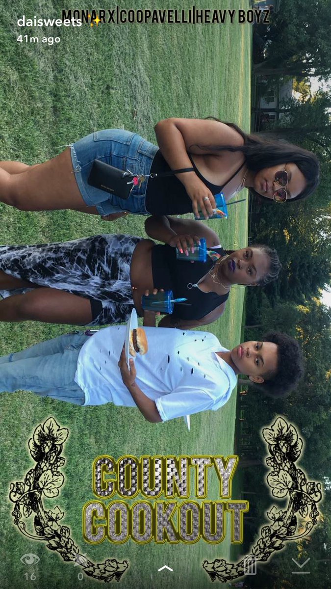 daisweetss's tweet photo. Wasn't half ππ all my drinks gone lol #daisweets #soldout #countycookout thanks y'all π€πΎπ€πΎππ https://t.co/sBrr2qc8Z2