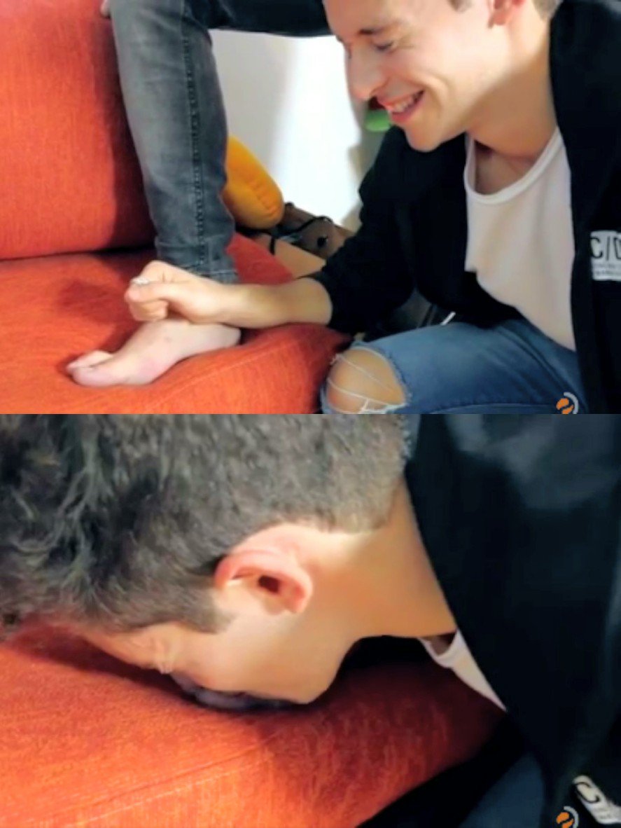 lutteoBR's tweet photo. 😹😹 @_ruggero @lionelferro 

#BesoDeRuggeEnElPieDeLio https://t.co/NsJBiEB89i