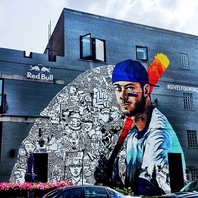 CoronationWorld's tweet photo. Awesome piece of Kris Bryant out in Chicago. #Cubs #Streetart https://t.co/XJ5sMbscEy