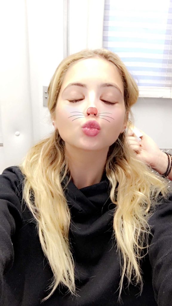 MikeIsPLL's tweet image. Look at the most gorgeous lady in Rosewood.