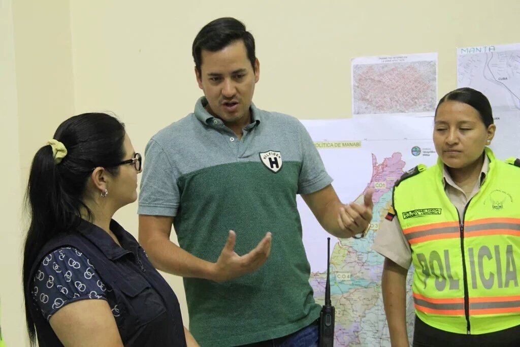 martinsornoza's tweet photo. Feliz cumpleaños a un #ManabaDeCorazon saludos mi pana @ASandovalEC disfruta n tu dia compa @rcedeno35 @verokmoreira https://t.co/dAYRQcau3n