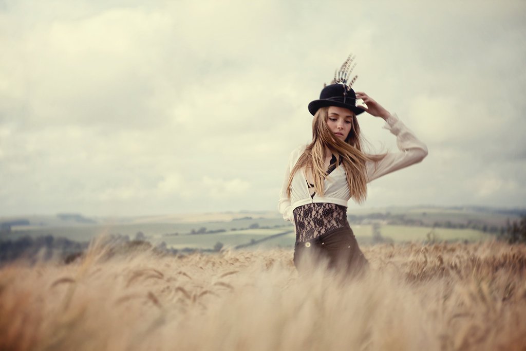 Stunning editorial by Jo Thorne Photography see full gallery bit.ly/2bstwNL