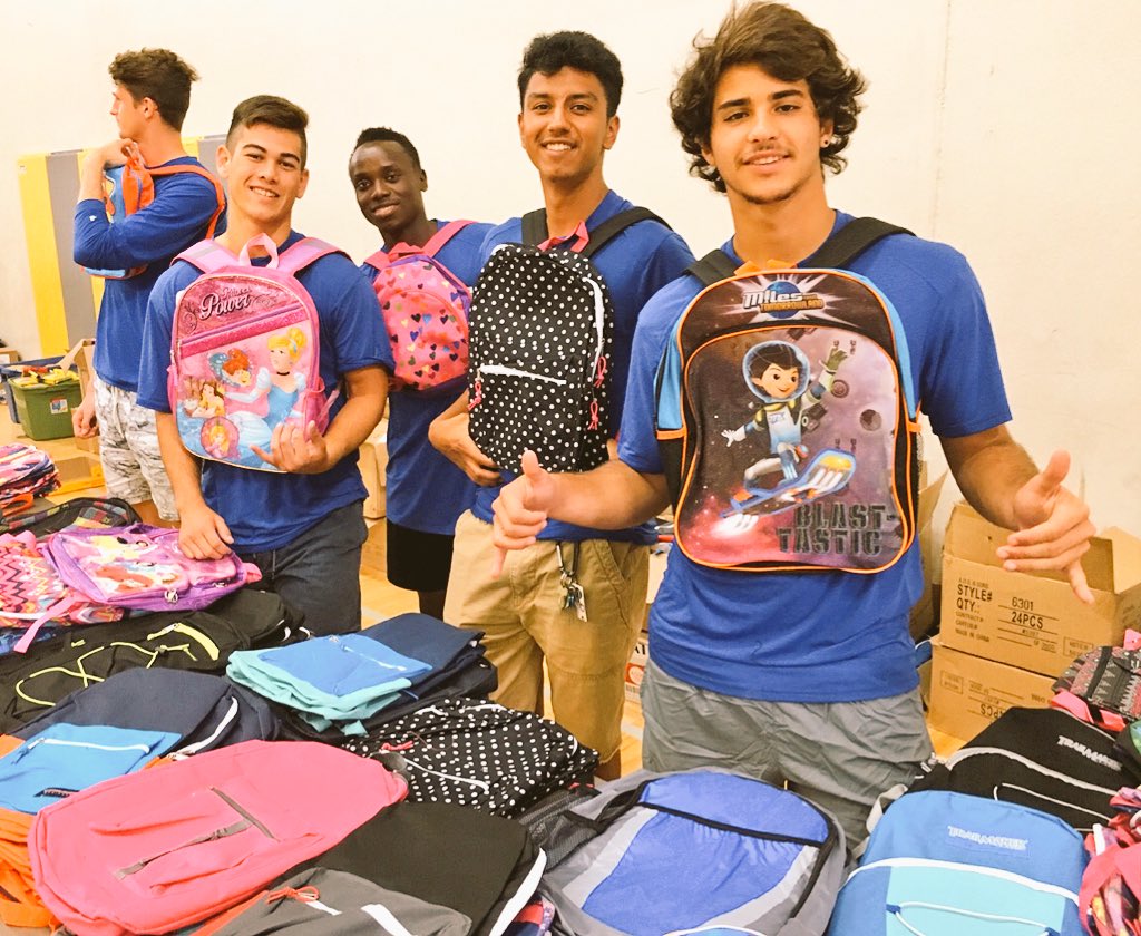 ReiverSoccer's tweet photo. Nothing like the #Back2SchoolExtravaganza with @GoReivers #FueledByBlue #ServiceLearning https://t.co/yLyljGVo51