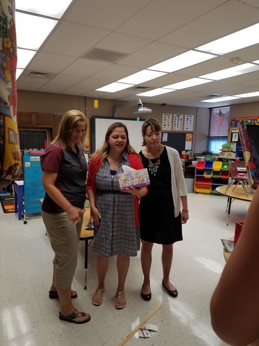 cobden_elem's tweet photo. Congratulations go out to Team Angi for being the winning team for our scavenger hunt! https://t.co/R8CEh8XEvS