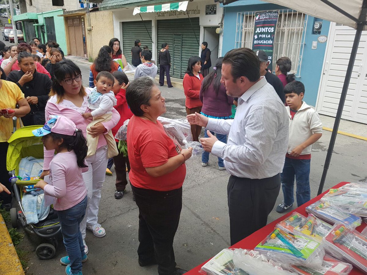 Luis_GQM's tweet photo. Hoy también llevamos la #JornadadeÚtilesEscolares a nuestros vecinos de la Col. Lomas de San Bernabé. https://t.co/GGVb3ypaVE
