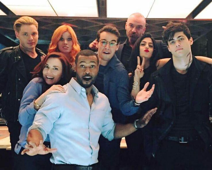 Aussie_Nephilim's tweet photo. How could you not love them? We Love Shadowhunters Cast https://t.co/tXLm6n4I9J