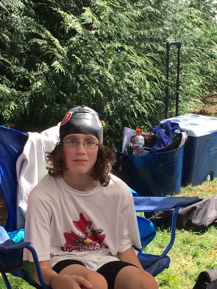PrairieVark's tweet photo. Waiting for my sister to race is hard! Go Neptunes &amp; KO 💪🏊🏻 @NelsonNeptunes @CynthiaPfeiff @BCSSAstaff #BCSSAProv16 https://t.co/kSM63NEjwS