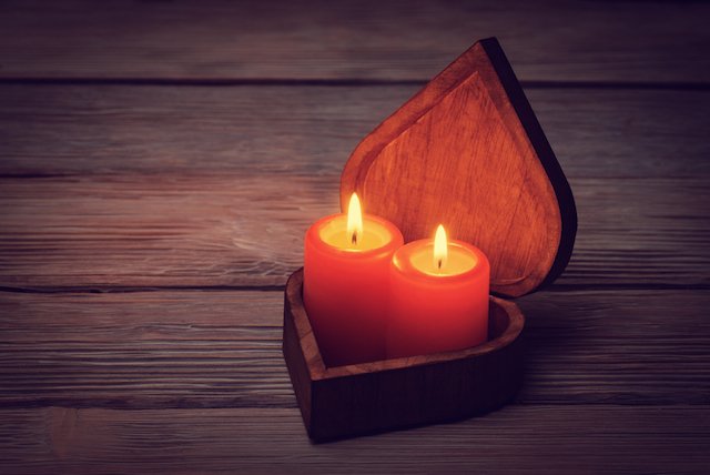 JewishPhoenix's tweet image. It's Tu B’Av, the #Jewish #ValentinesDay: buff.ly/2bc6SIi. Spread the #love this #Shabbat!