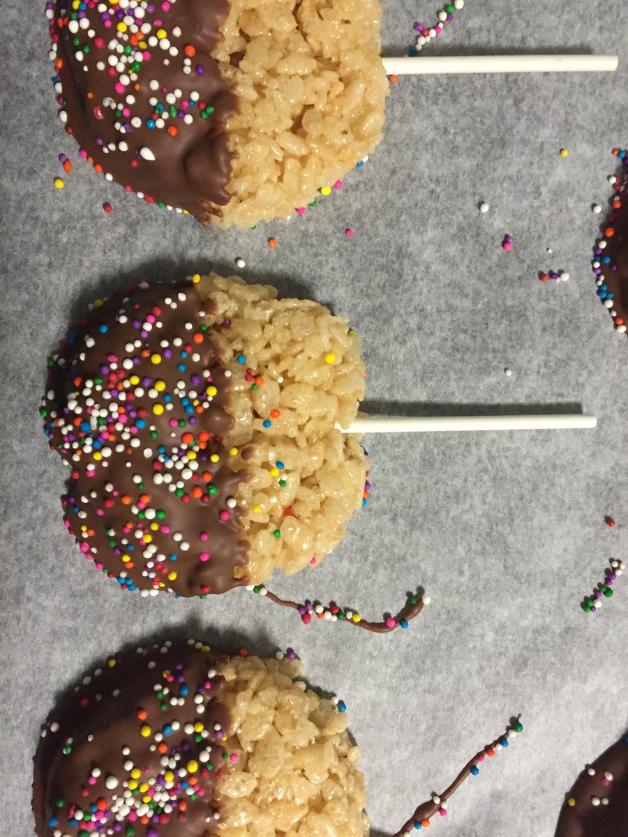 chocrevelations's tweet photo. Tried something new today. What do you think? #everythingtastesbetterwithchocolate https://t.co/otKtovxPHK