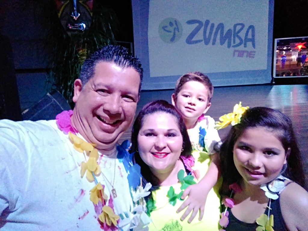 RICARDORANGEL45's tweet photo. Zumba Nine com a Família reunida no Clube 9 de Julho em Indaiatuba !!! #filhaSarah #dançandonaabertura #clube9 https://t.co/aoKpVhOr9D
