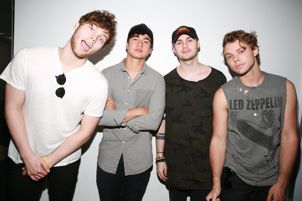 This pic of @5SOS has us like 😍😍😍 PAUSE!, image size:1200x800