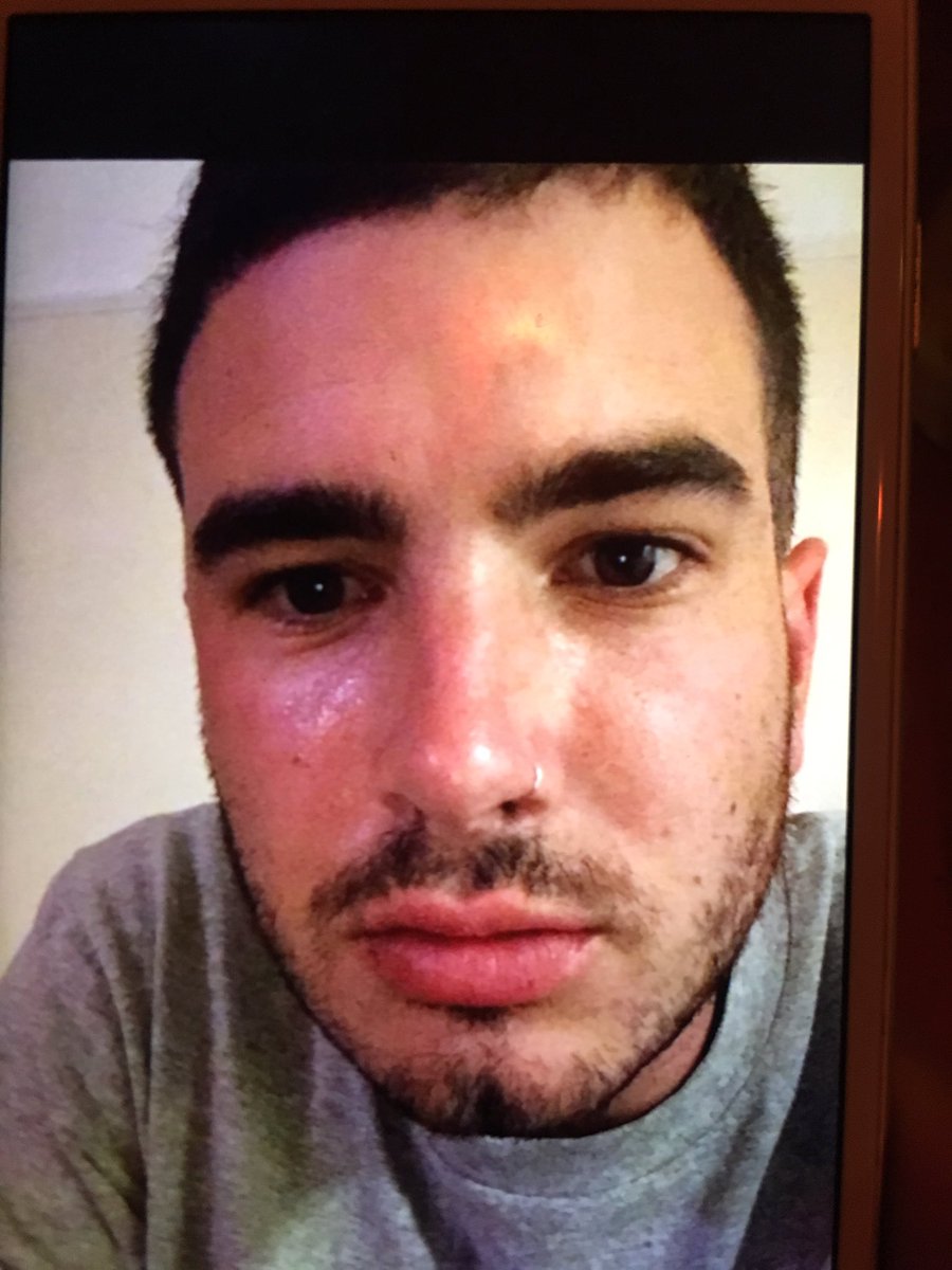 CallumBaker1's tweet photo. Pizza is so hot https://t.co/o2eZOqPlt4