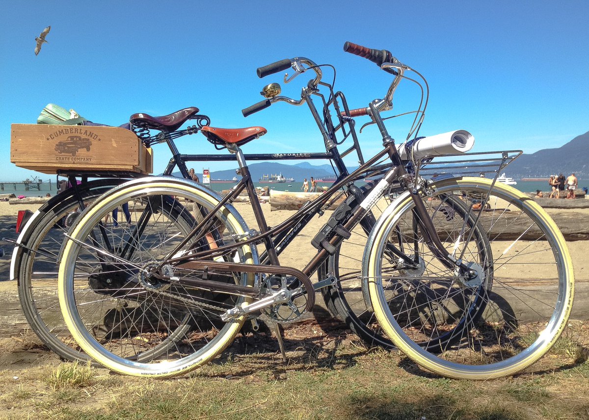 mbruntlett's tweet image. A productive wk working our butts off means we deserved a beach day! #cremecycles #allovelomtl #westcoastbestcoast