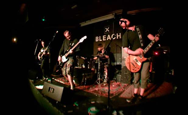 La banda de #punk #rock #Misgivings llega con su nuevo #ep. Hacé click acá y a disfrutar! 👌👌 zonenights.com/2016/08/misgiv…