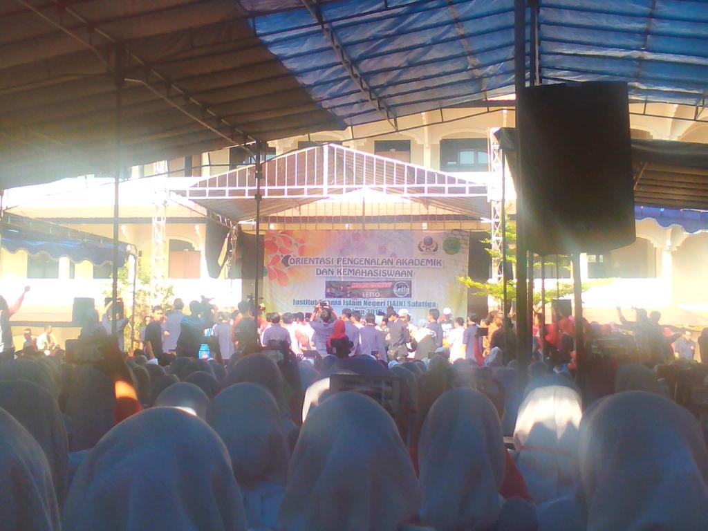 azlid_JRM's tweet photo. Dema+konser letto keren banget #@opakdemaiainsalatiga @DEMA_IAIN_S @Muhamadihsan65 https://t.co/ER3Yzuhsll