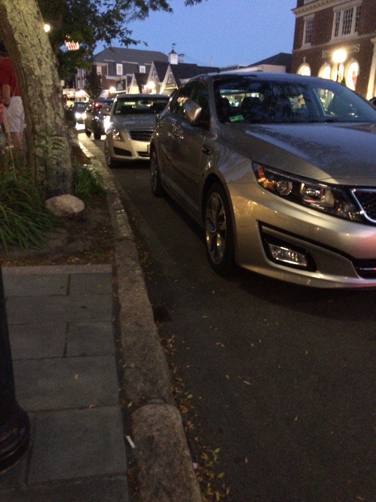 gpb227's tweet image. Different car, similar results. #parallelparkingfail