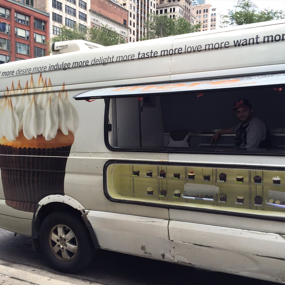 morecupcakes's tweet photo. RT@VeraHolroyd: Officially my new favorite #cupcakes in #Chicago! #foodtrucks rock! @morecupcakes https://t.co/3Krry10WF6