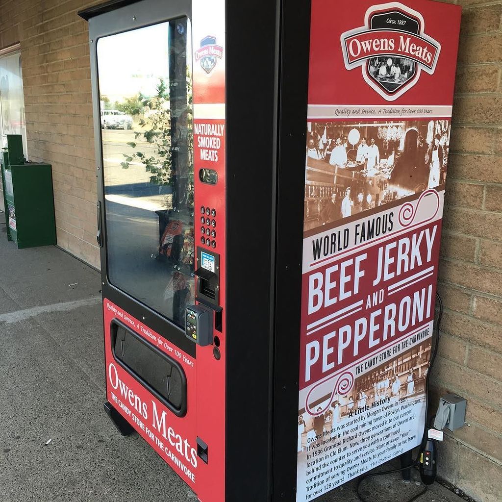 jazzyphoto's tweet photo. #meatvendingmachine in cle elum. Brilliant. https://t.co/KhODcljz4T https://t.co/Chc8A5OhtV
