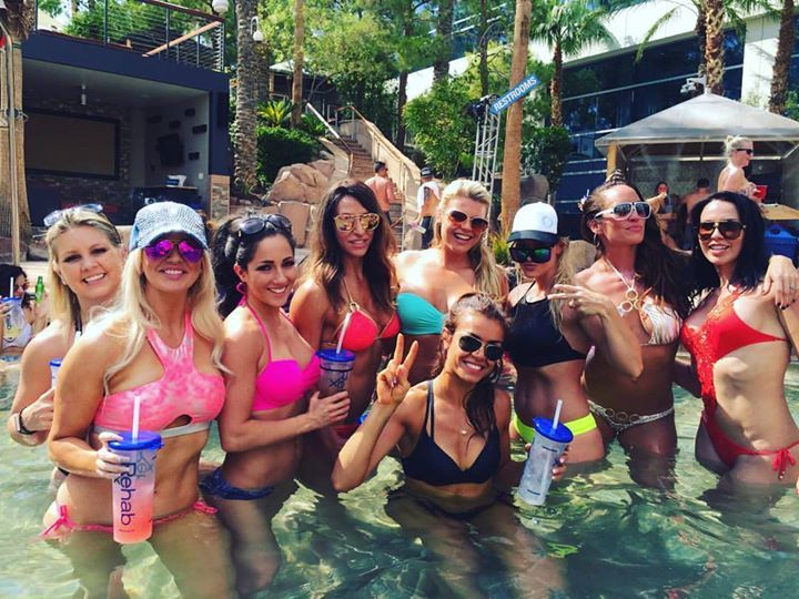 rahevolution's tweet image. Such a rough life...

#friyay #paulmademedoit #vegas #25modelsrockvegas #hardrock #rx #rehab #TGIF #fitnessmodels