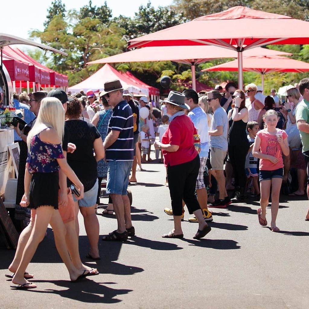 NorthWestFestWA's tweet photo. Lovely day for the West End Markets #NWF2016 https://t.co/Q1kuw6vUZx https://t.co/sYBHclcO2p