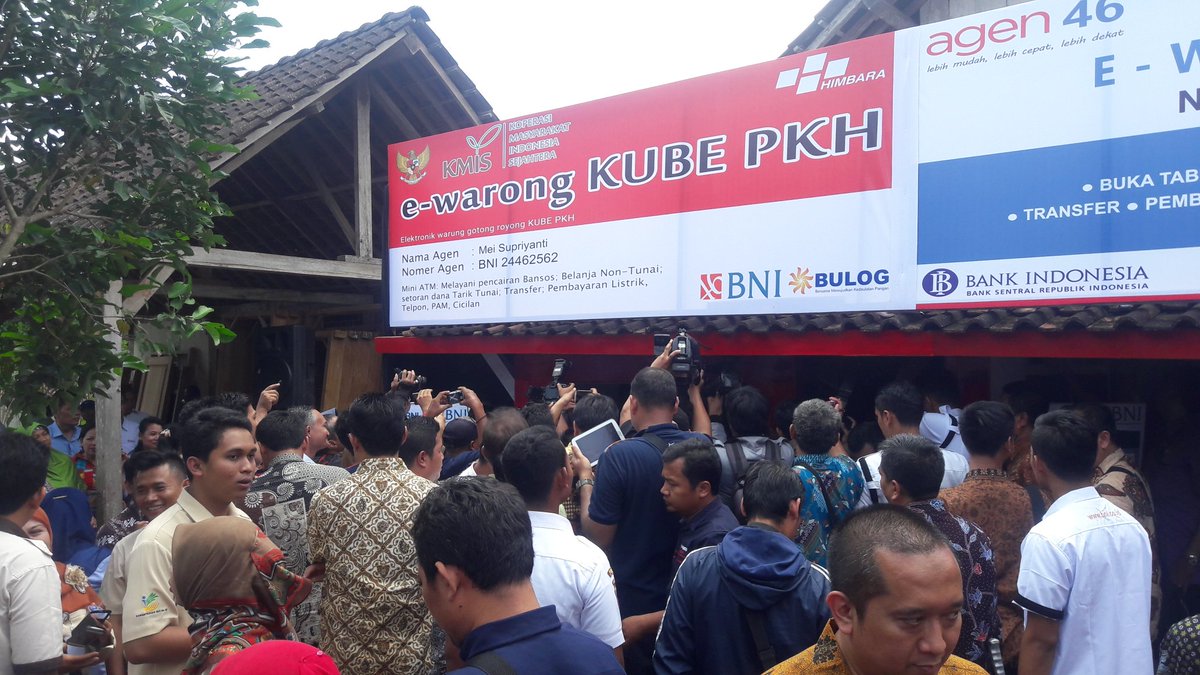 dinsosjateng's tweet photo. Lounching E-Warong KUBE PKH oleh ibu Mensos di Kel Ngadirgo Kec Mijen Kota Semarang @ganjarpranowo @KemensosRI https://t.co/S3EFCvtupq