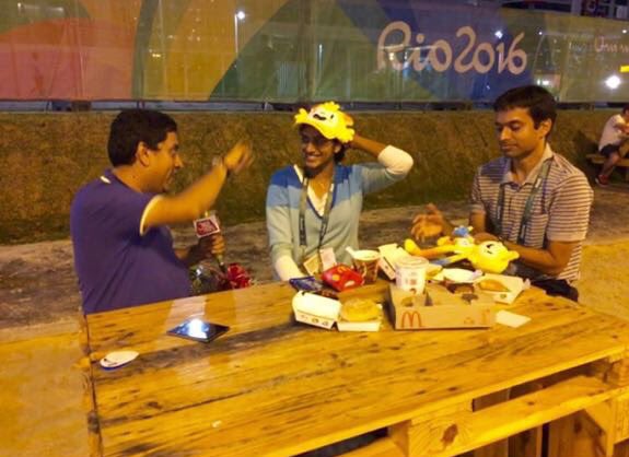 ShivAroor's tweet photo. Where @Pvsindhu1 gets her first 🍦🍔&amp;🍟 in months! Champ's dinner with @IndiaToday. https://t.co/MCLNQPQzSw