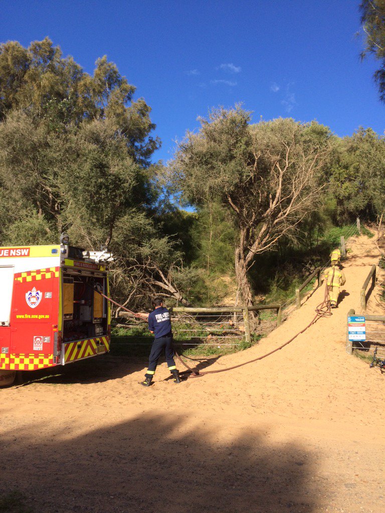 ozerik's tweet image. #avalonfire team @FRNSW on the scene