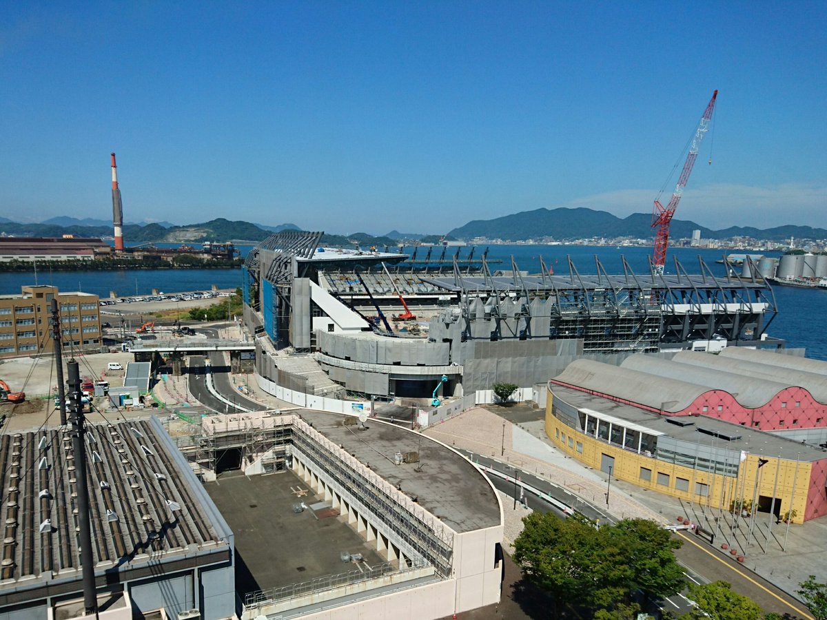 南博 今日8 の北九州スタジアム建設現場 スタジアム前道路を昨晩と今晩通行止めにし スタジアムの向かい側の浅野町緑地に渡す歩道橋を設置中 現時点で既に桁は渡り 昨日の視察時点からまた一歩着実に工事は進展 供用開始まで残りわずか6ヶ月 南博 今日8 の北九州スタジアム建設現場 スタジアム前道路を昨晩と今晩通行止めにし スタジアムの向かい側の浅野町緑地に渡す歩道橋を設置中 現時点で既に桁は渡り 昨日の視察時点からまた一歩着実に工事は進展 供用開始まで残りわずか6ヶ月