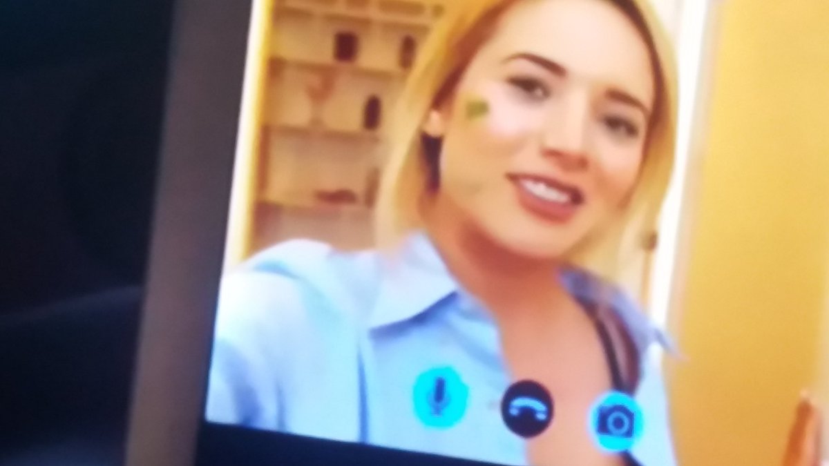 juanpbc's tweet photo. @Kimy2Ramos Fernanda llama a Graciela. Trata de comentarle que su padre está muy raro por una tal Luciana. https://t.co/2V1x9bR7z2