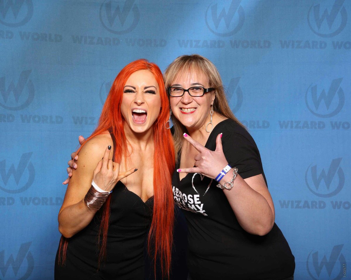 primeaugurl25's tweet photo. Thank you @BeckyLynchWWE for being just your awesome self today !!! #wwe #wizardworldchicago #chicagocomic con https://t.co/TcwmbtgGW9