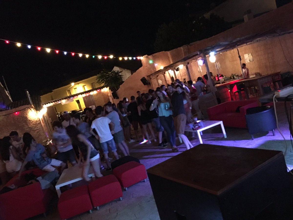 TheTrebolcafe's tweet photo. Estamos de Apertura terraza The Trebol Garden ... @S3rgioCervera en cabina ! https://t.co/BNzbxff83x