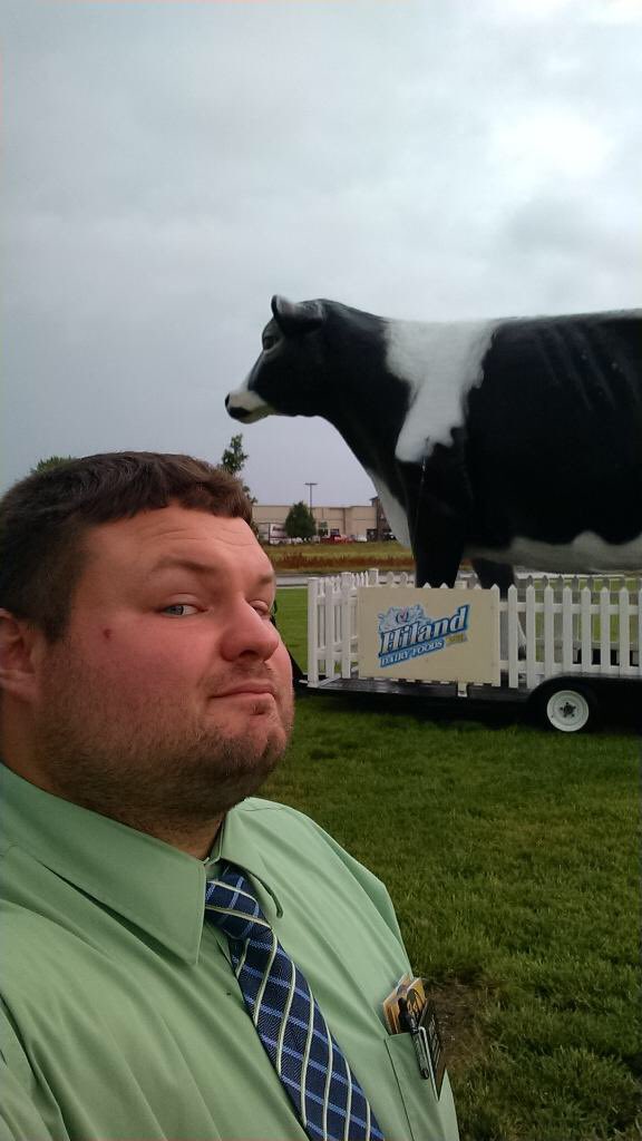 KearneyHyVee's tweet photo. Free Milk for a year? Just tweet us a selfie with the Hiland Cow! https://t.co/mLFQQDg76J