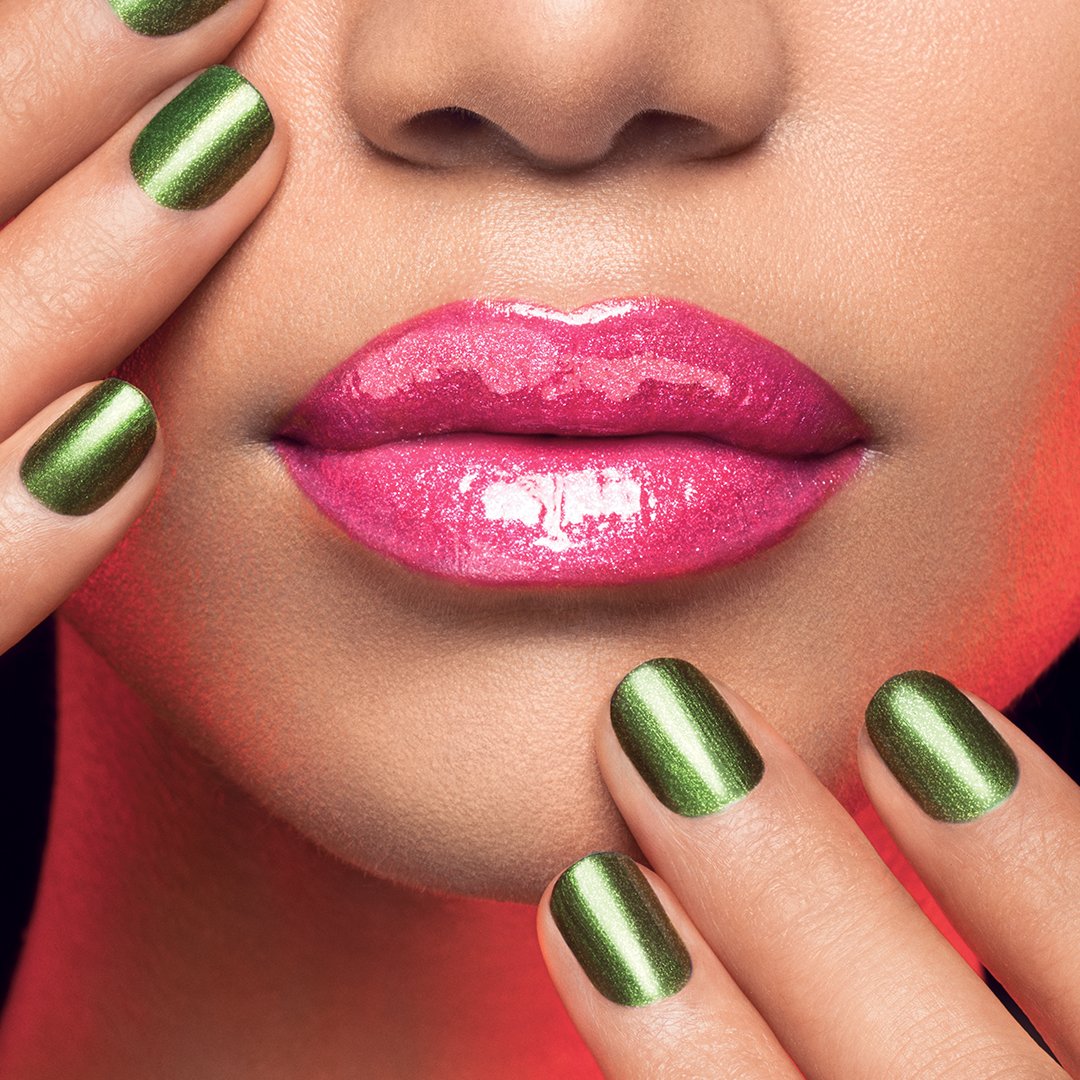COVERGIRL's tweet photo. #MondayMantra: keep calm and get your glam on. https://t.co/Du0KM083AA