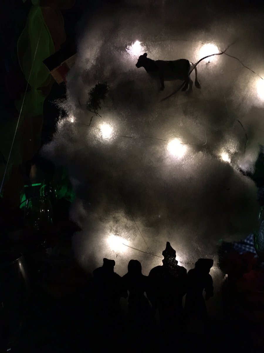lexingtonpops's tweet photo. The only bad weather we've had tonight is this very creative tornado centerpiece from the Emerald City. https://t.co/wJaKtDVFXS