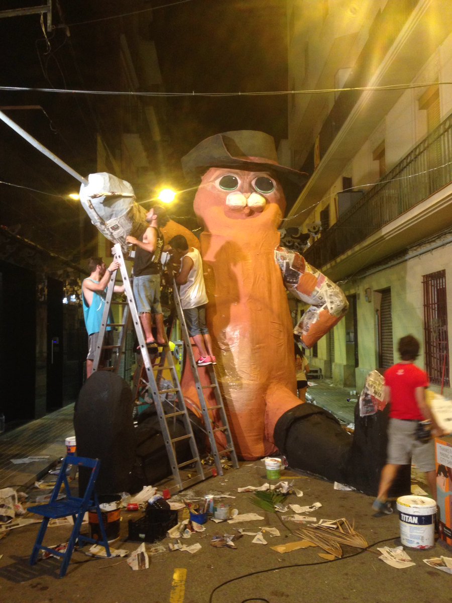 Sprint final abans de l'inici de les #FMSants <a href="/AlcoleaDeBaix/">Alcolea de Baix</a> no descansa i el guarnit ja comença a tenir forma #AdB