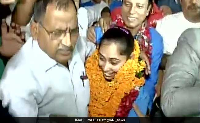 Indian gymnast Dipa Karmakar back to a hero's welcome as she returns from Rio Olympics