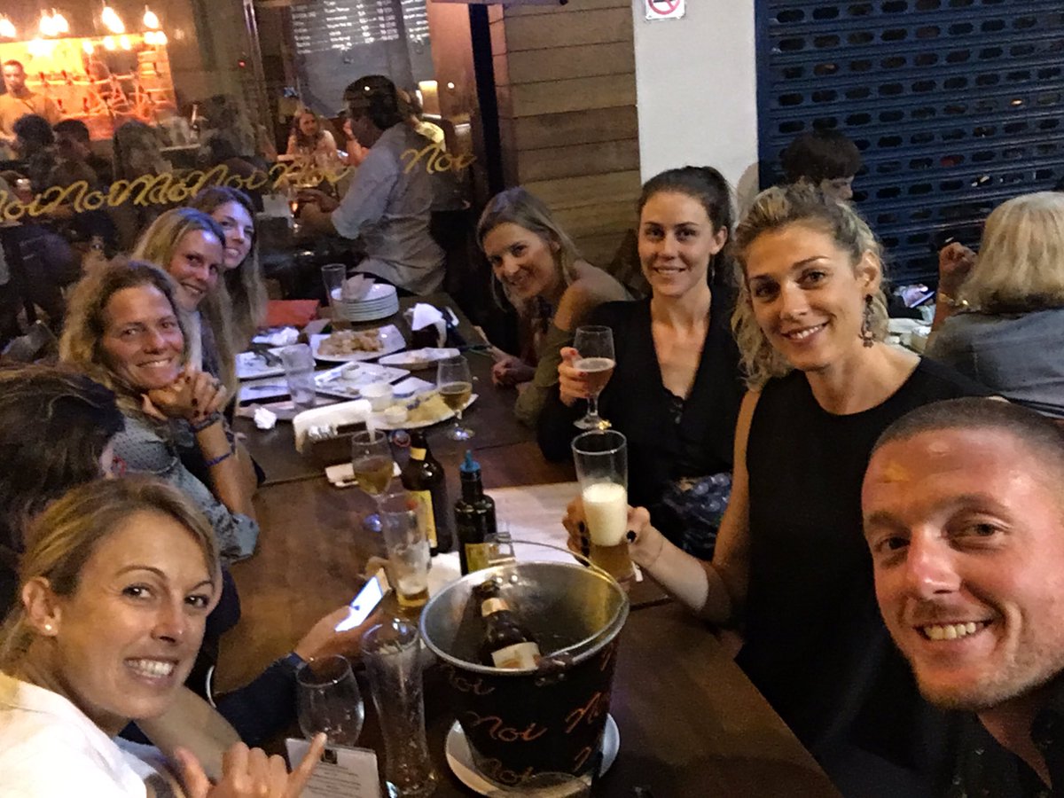 RacuSangiu's tweet photo. Hamburger and beer,Lots of beer! @leo_de_araujo @loreLGS @LGSSportLab @DIANAoLUNA #lgsplus #Rio2016 #olympic #food https://t.co/TVe88PkifX