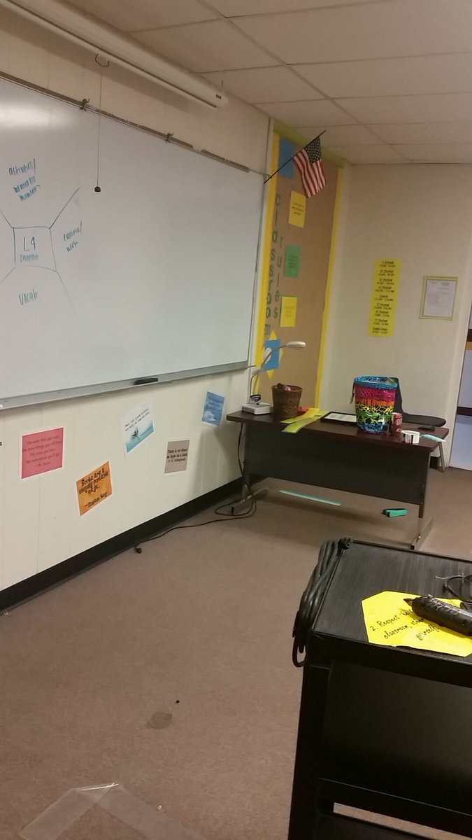 coachKD2016's tweet photo. I may a classroom set up before the 1st day of school. #firstyearteacher  #eaglefamily #strongandcourageous https://t.co/h2tmMJjjCo