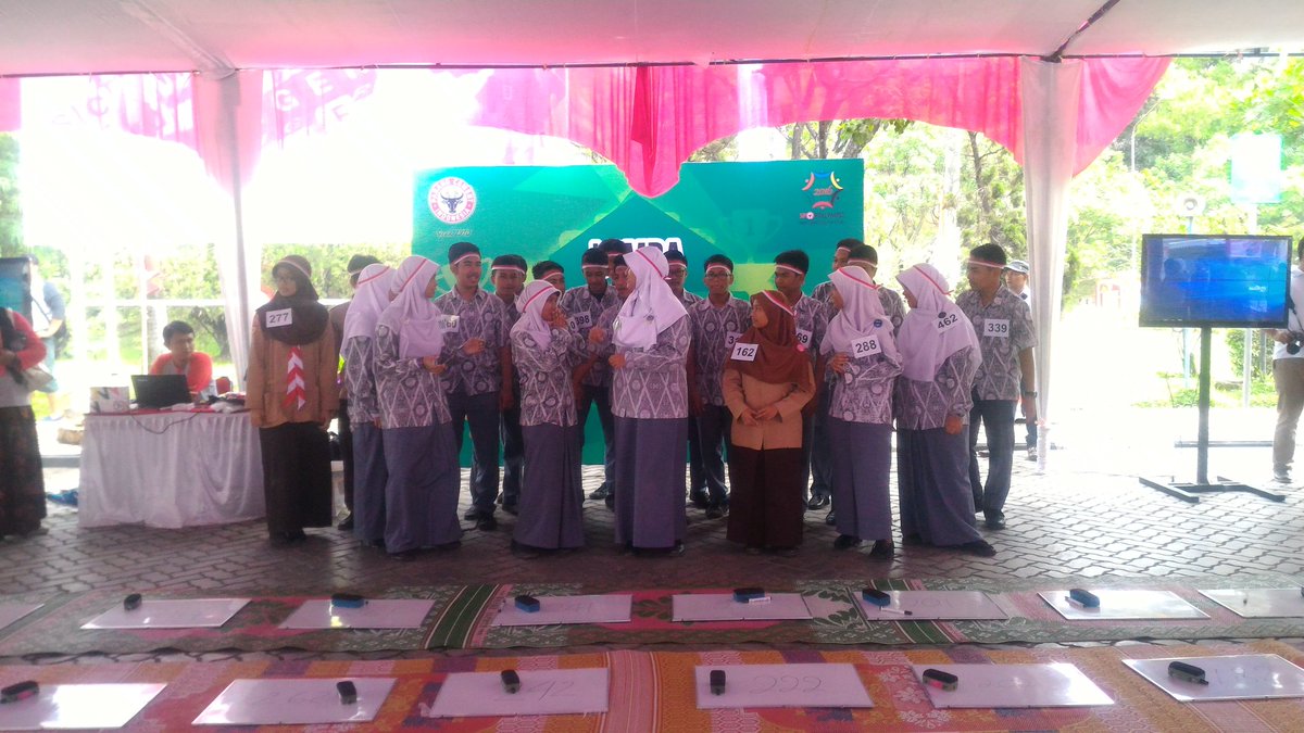 Ini nih <a href="/smansapdg/">SMAN 1 Padang</a> on #Rangking1 Organized by <a href="/Classy_EOPadang/">ClassyEOPadang</a>