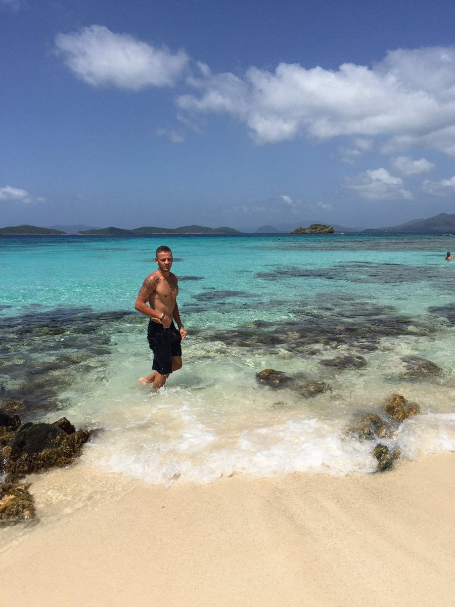 FamousElle's tweet photo. Absolutely no filters, just us. 🌎💖🌴✨ #USVI #socialmediaisforsharing #rns https://t.co/C6xVVebcPP