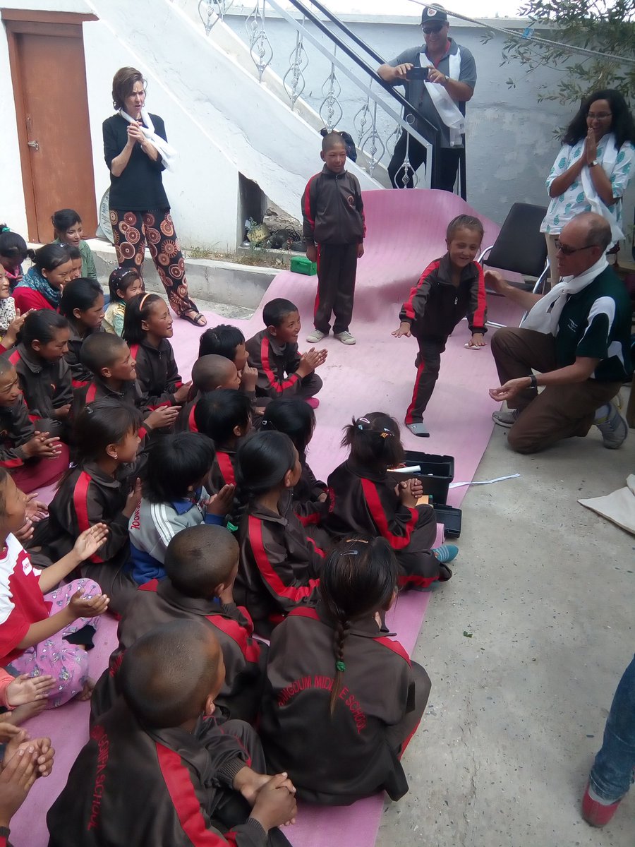 askastrobio's tweet photo. #SBIndia2016 educators met school #kids from Roumdon #Ladakh https://t.co/WvAZzHgo6z