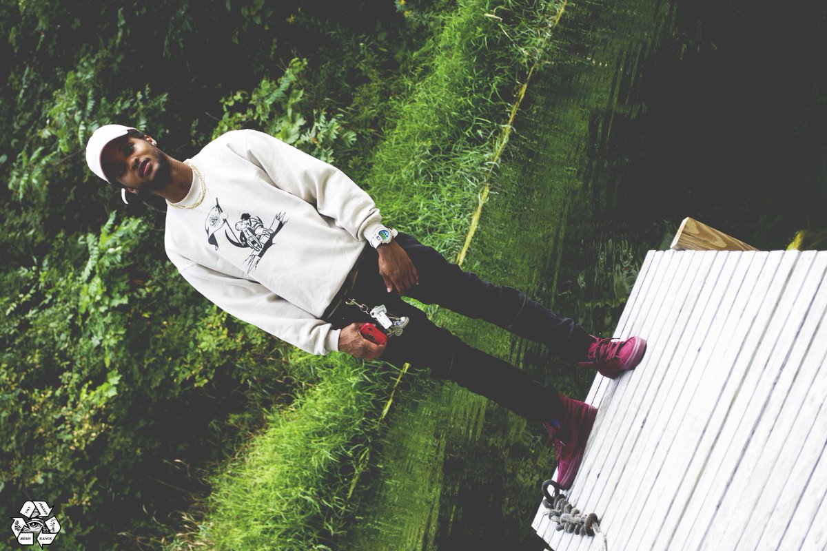 ConformResist's tweet image. Crew necks are here! 😆