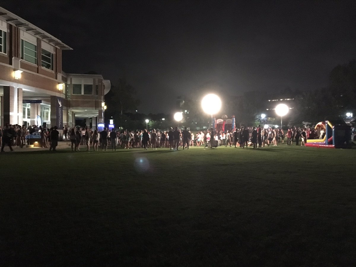 ospreylife's tweet image. We hope everyone had a great first night at UNF! Thanks to those who came out! #UNFWOW2016