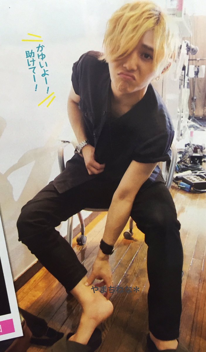 yamachinena's tweet photo. 今日の涼李 山田「久しぶりに焼鳥じゃないものを食べてる知念(笑)。今日はサラミを一袋ペロリしてた！」知念「外に出た時に足を蚊に刺されまくって『もうイヤだ〜！』って泣いた涼介(笑)」ぽぽろ https://t.co/JrAFWsXkDM