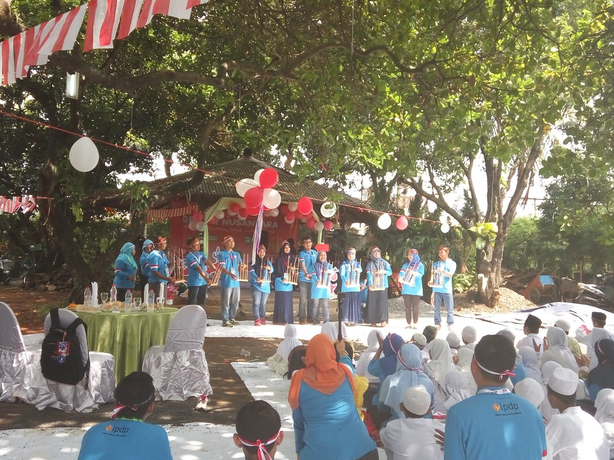 indana_luthfi's tweet photo. Persembahan permainan angklung dari teman-teman #RaGa74 @PK74LPDP @LPDP_RI https://t.co/Tr9dKHLqoV