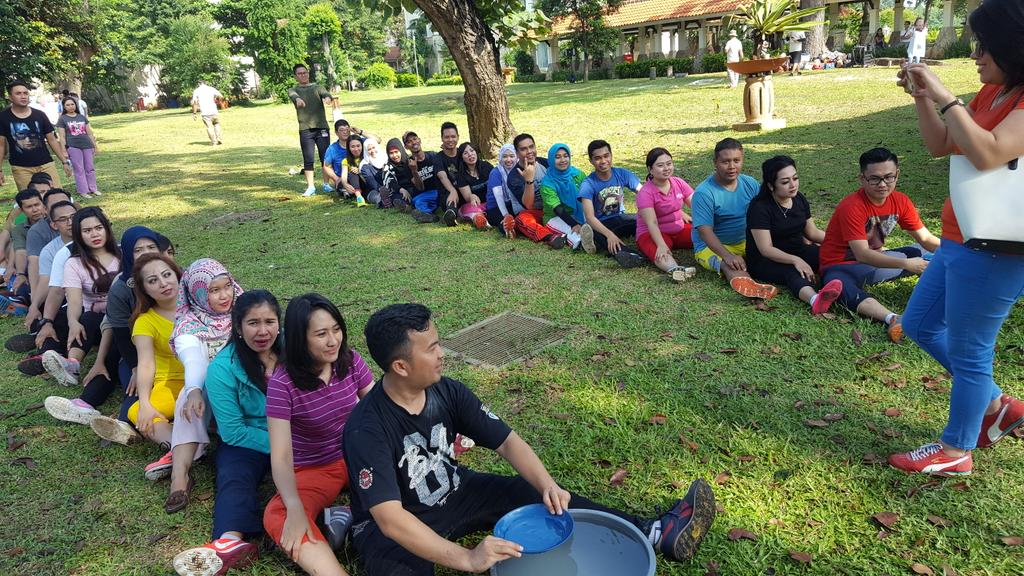intanrosary's tweet photo. #ibsl2016
#leaderinme
#proudofaxamandiri
#groupJPI https://t.co/THINbmF2Q2