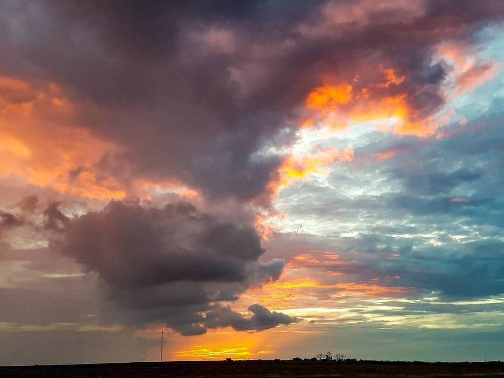 lachance's tweet image. Some amazing skies over #Texas tonight. ift.tt/2b5hn2e