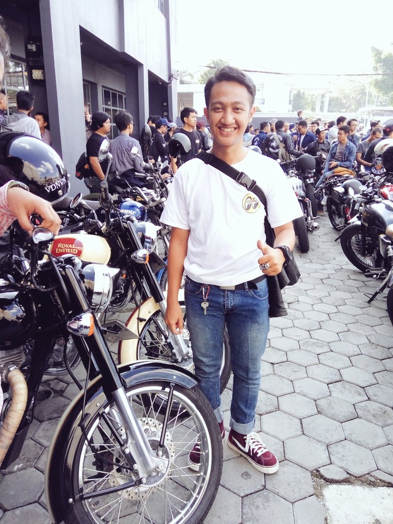 rendy_KAFFARAT's tweet photo. Tertawa ditengah keramaian Rockers😀 #modsvsrockers https://t.co/MvEASXhFYO