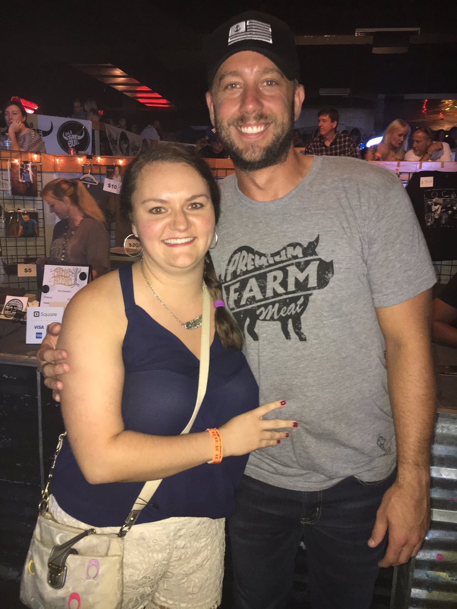 StephFeller's tweet photo. What an amazing show and a stand up guy- can't wait to hear/see more @TFountainMusic https://t.co/4XsF3apWLn