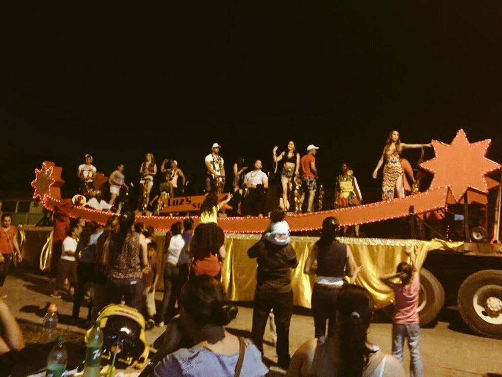 Creatividad en el desfile de carrozas en #PuertoCortes #FeriaAgostina2016  <a href="/hoy_mismo/">Noticieros Hoy Mismo</a>